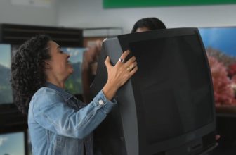 Verizon's latest ad defies CRT physics